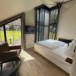 Stade Land Golf Tiny Haeuser Hotel *