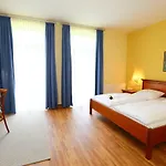 Stade Land Golf Tiny Haeuser Hotel Deinste