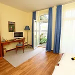 Hotel Stade Land Golf Tiny Haeuser *