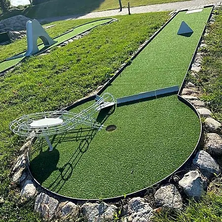 Szálloda Stade Land Golf & Tiny Deinste