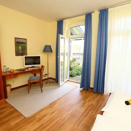 Hotel Stade Land Golf & Tiny *